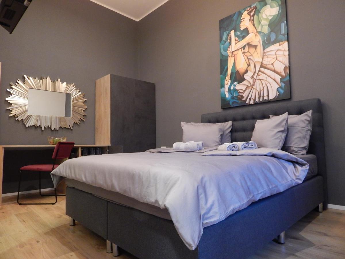 Gold Rooms And Suite غييكا المظهر الخارجي الصورة