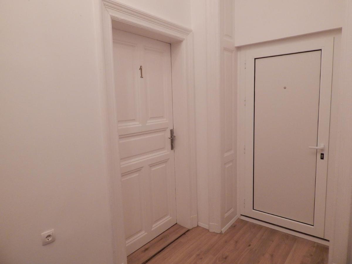 Gold Rooms And Suite غييكا المظهر الخارجي الصورة